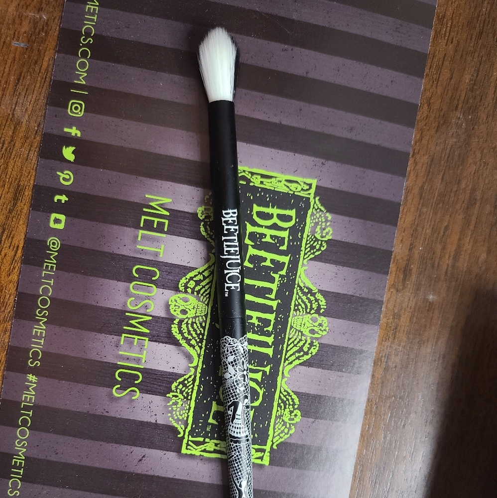 Melt cosmetics Beetlejuice blending brush BN